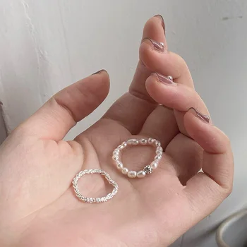 2Pcs/set coreano Moda Espumante Anel Imitações de Pérolas Frisado Anéis para Mulheres Meninas Junta de Anel de Dedo Estética da Jóia